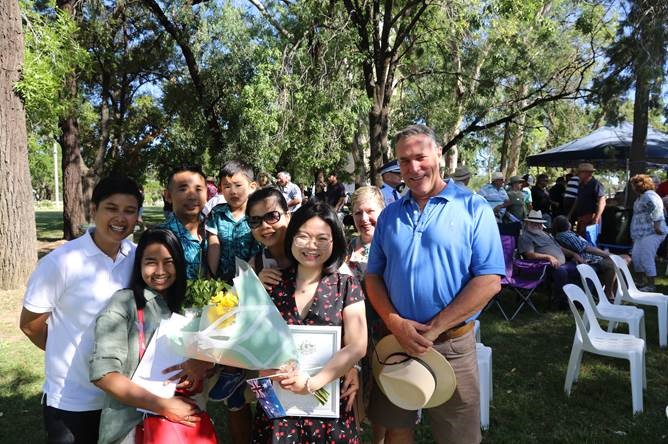 Miss Lynn Tran with her family and friends. 