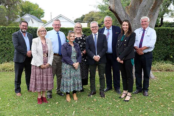 W_Councillors-and-senior-management_-Hon-Mark-Coulton.jpg